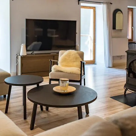 Renovated Triplex House 8 Guests