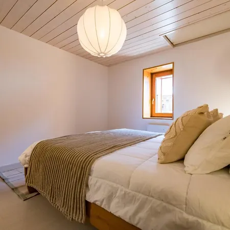 Renovated Triplex House 8 Guests Holiday home *