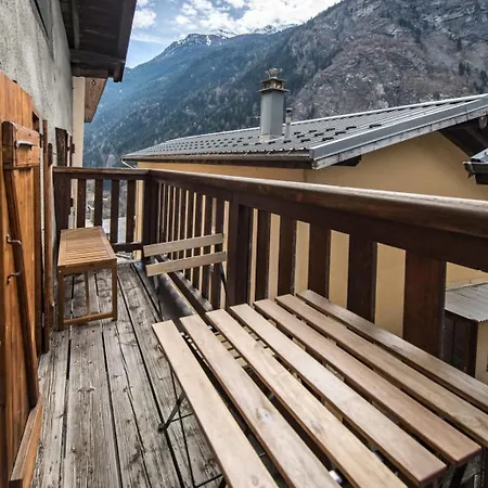 Renovated Triplex House 8 Guests Holiday home *